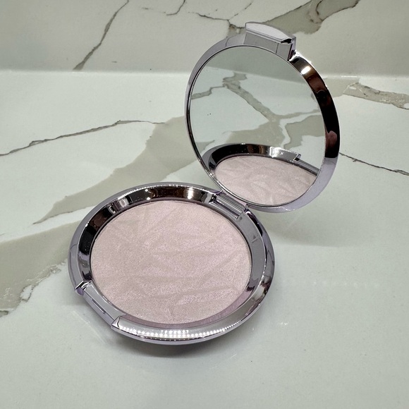 Becca Shimmering Skin Perfector Prismatic Amethyst Pressed Highlighter - Picture 9 of 11